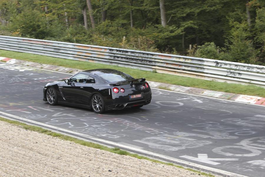  Nissan GT-R 2013 года  (EU) (фото 40 из 69)